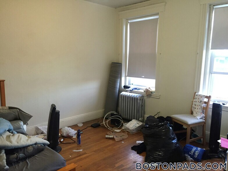 Building Photo - 1185 Boylston St