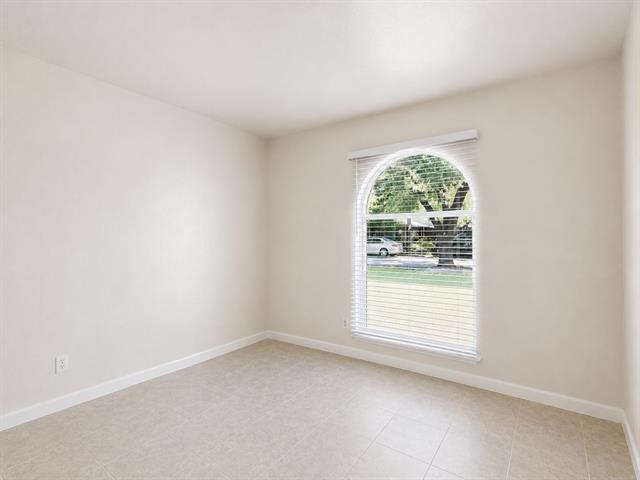 Building Photo - 1000 Windy Meadow Dr