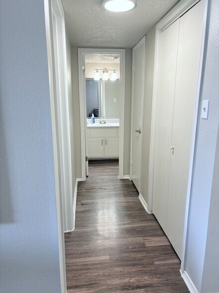 Building Photo - 111 W William Cannon Dr