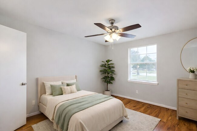 Building Photo - 5758 Greencraig Dr