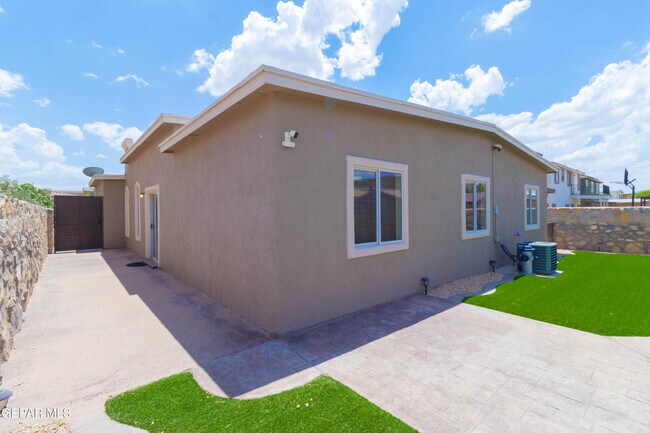 Building Photo - 12865 Little Misty Ln