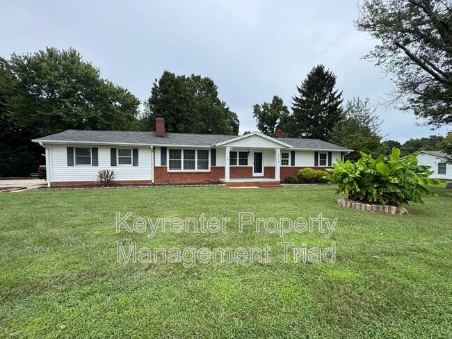Primary Photo - 8020 Linville Rd