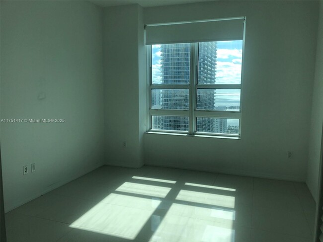 Building Photo - 950 Brickell Bay Dr