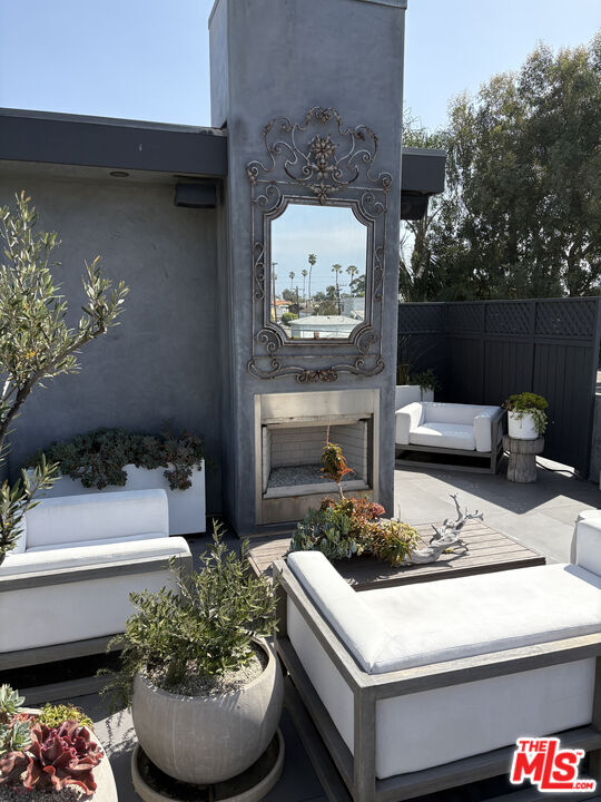 Building Photo - 2425 Clement Ave