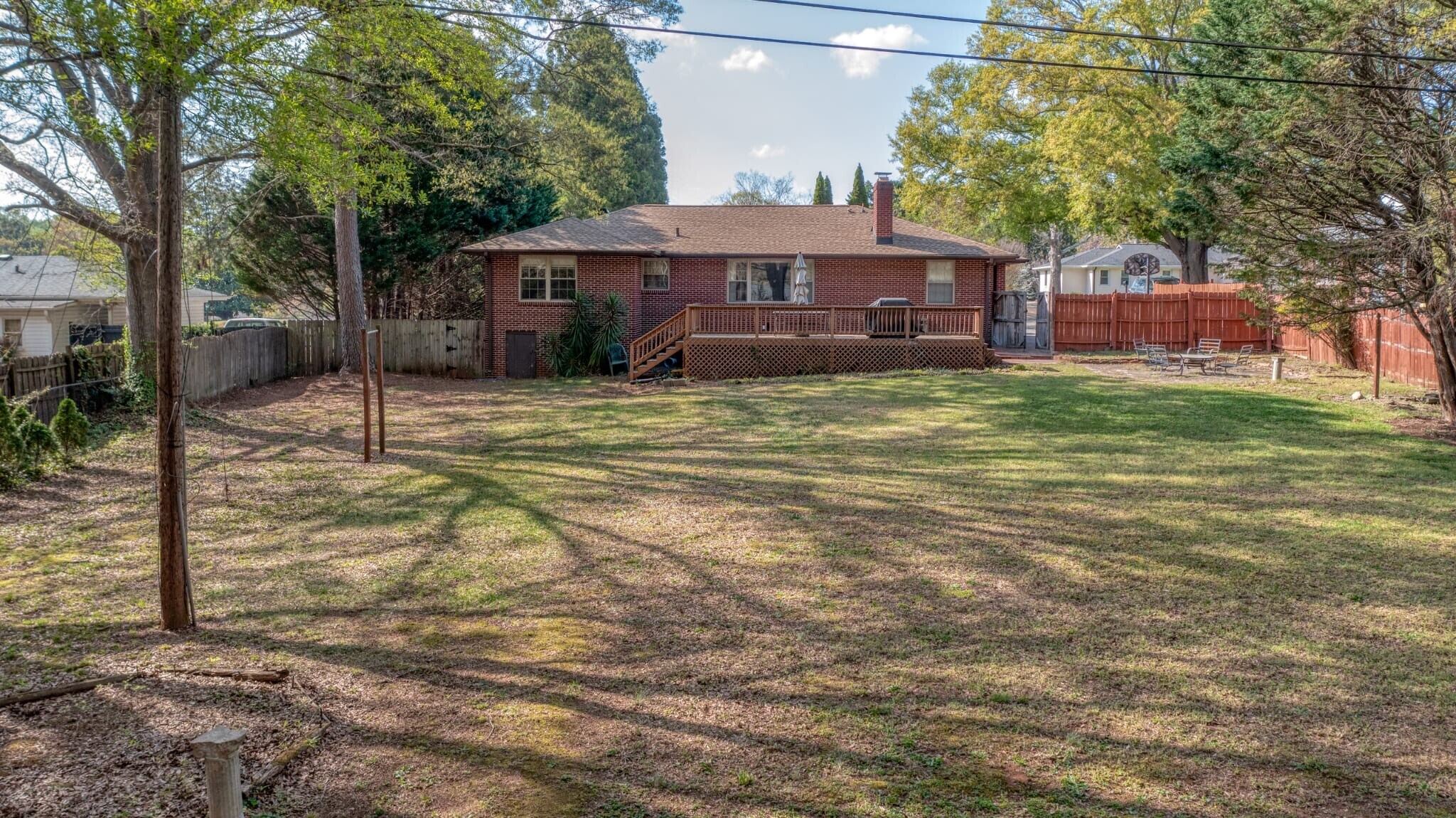 Building Photo - 1416 Hilltop Dr