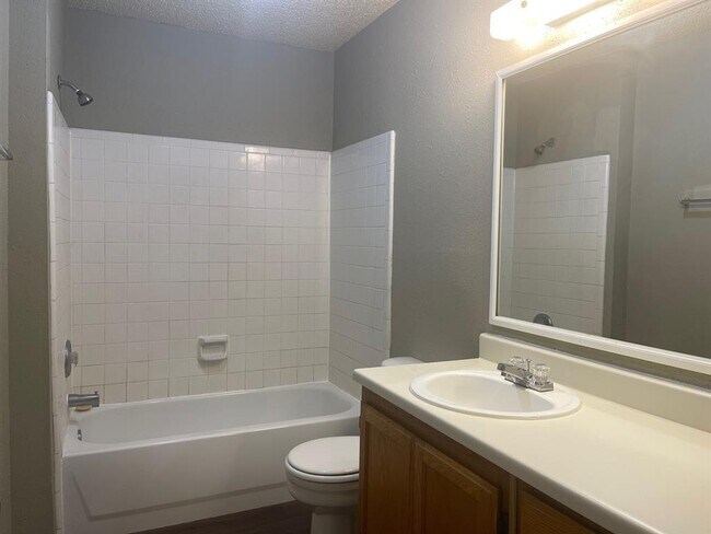 Building Photo - 2222 Millstone Dr