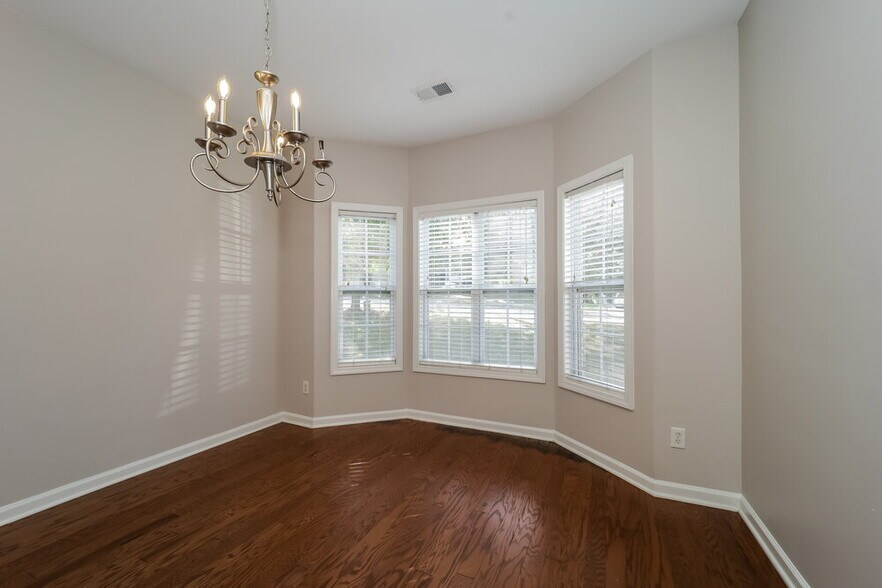 Building Photo - 8131 Vincent Mill Dr