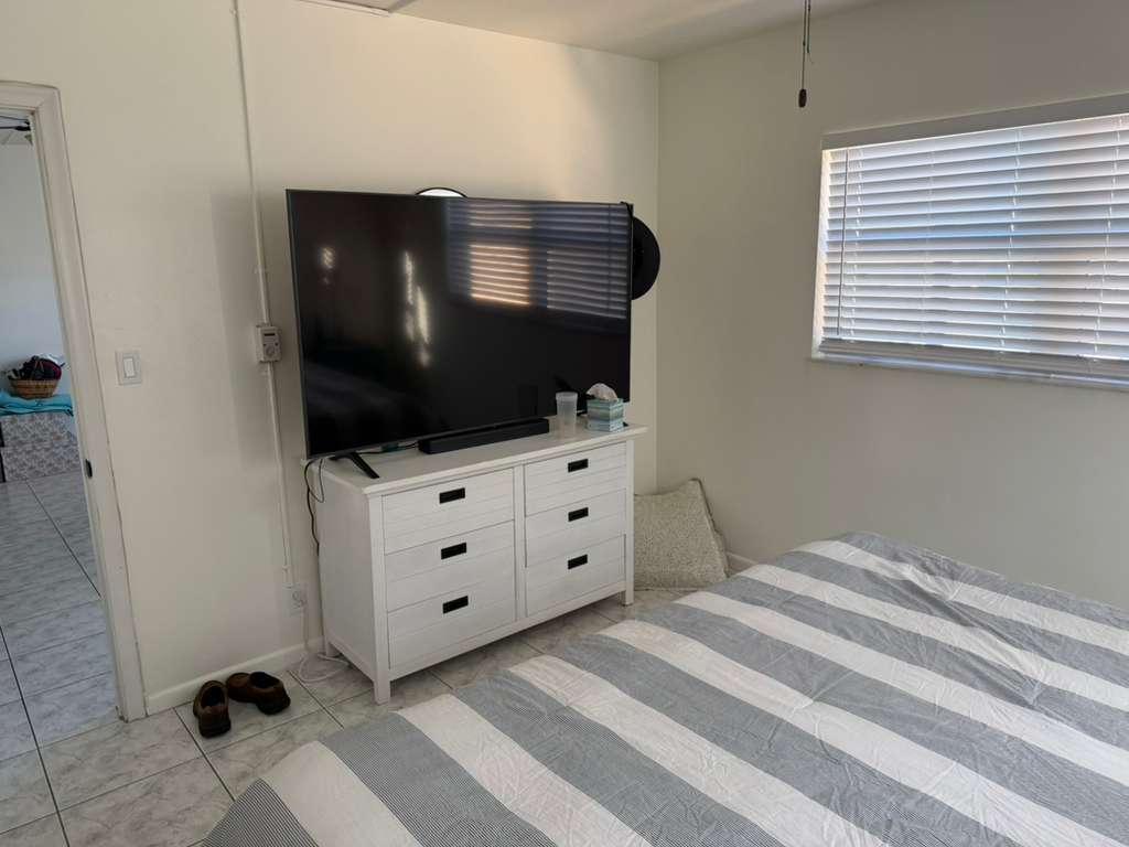 dresser - 4532 Bougainvilla Dr