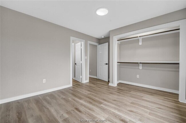 Building Photo - 1103 Phoenix St