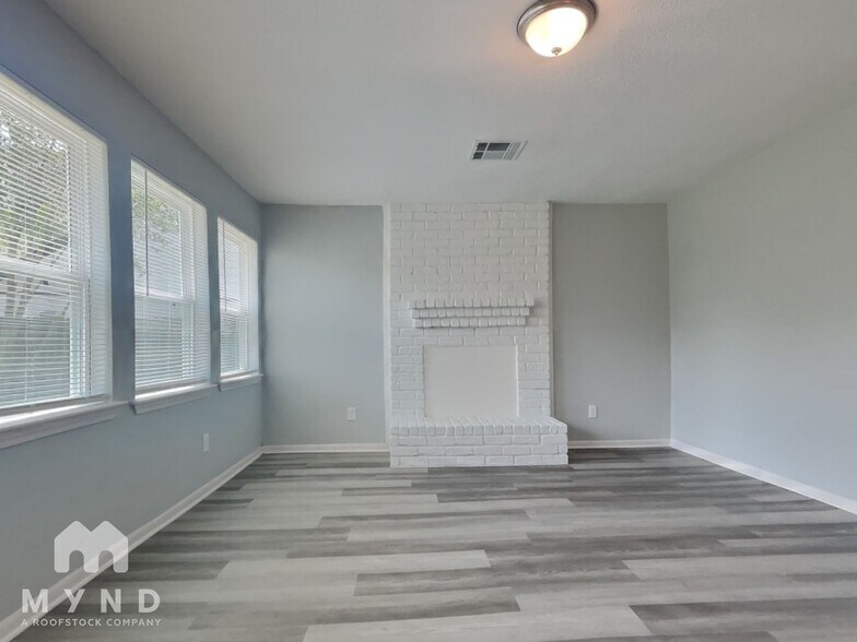 Building Photo - 6607 Escondido Dr