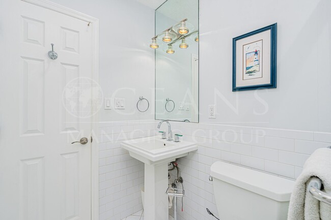 Building Photo - Riverfront Two Bedroom Condo