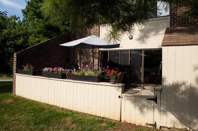 Building Photo - 10 Esprit Ter