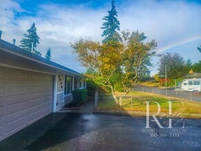 Building Photo - Spacious 4-Bedroom Rambler with Fenced Yar...