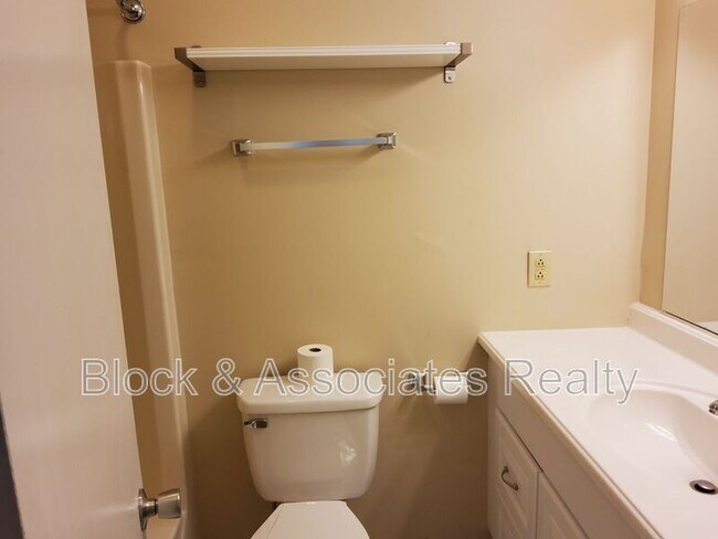 Building Photo - 185 Forest View Dr