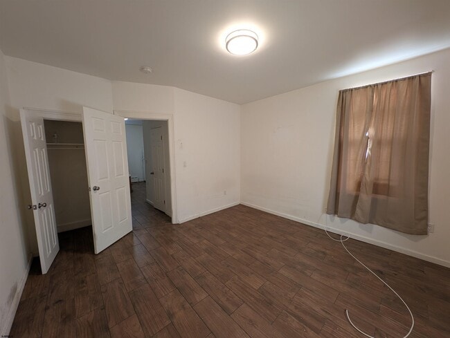 Building Photo - 105 S Albion Pl