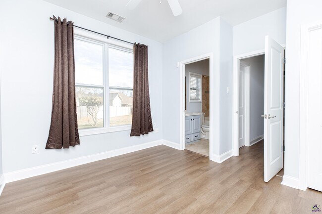 Building Photo - 100 Montview Way