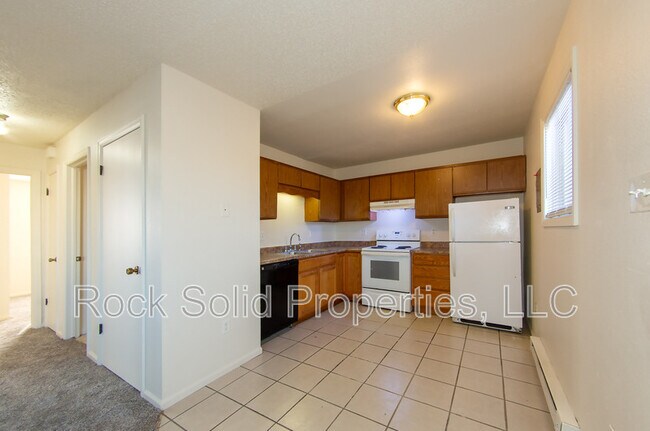 Building Photo - 1825 Edgewater Ave