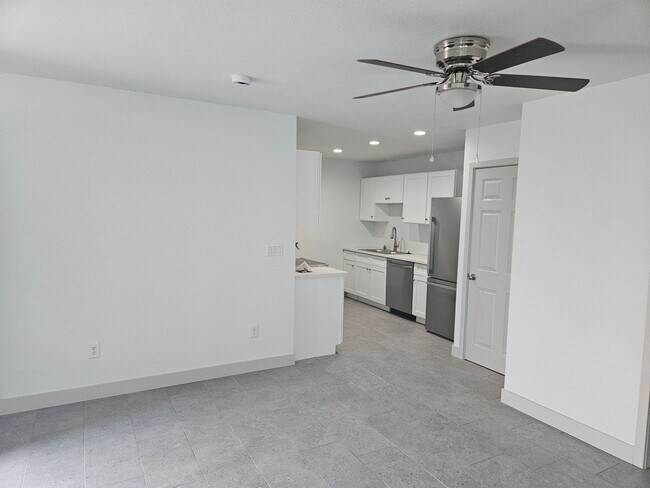 Building Photo - 183 Hacienda Loop