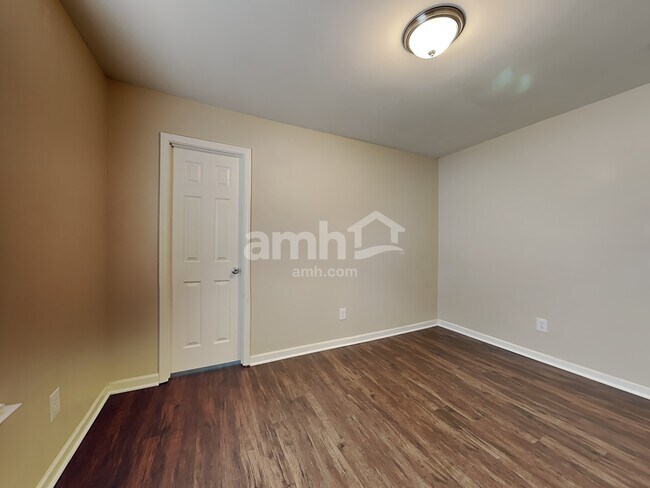Building Photo - 926 Wolf Pack Way