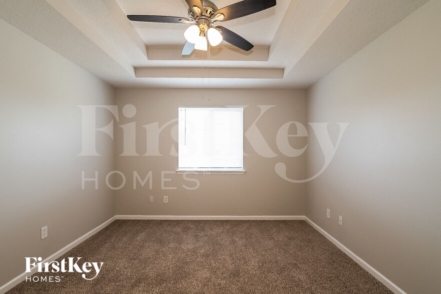 Building Photo - 2326 Red Moon Dr