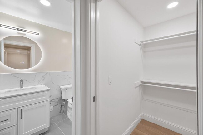 Building Photo - 2546 35th Ave