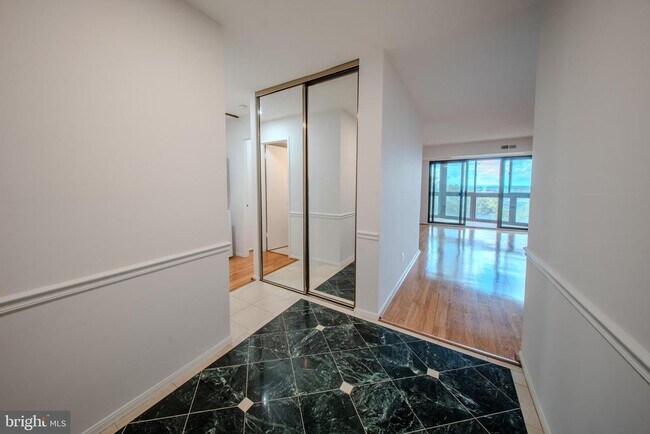 Building Photo - 8370 Greensboro Dr