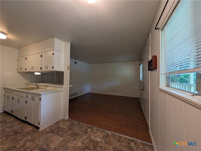 Building Photo - 165 Richter Ln