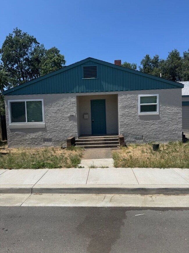 Primary Photo - Downtown home