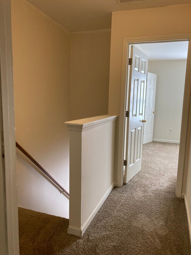 Building Photo - 31 Red Ln