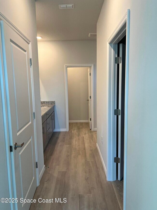 Building Photo - 542 Lambright St SW