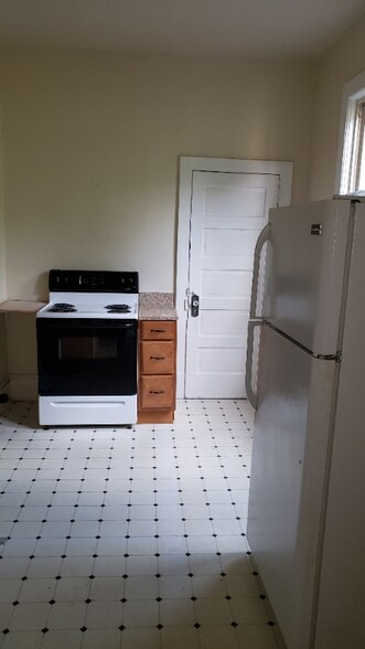 Building Photo - 523 Fayette St