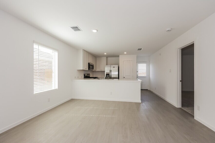 Building Photo - 1715 Crossbill St