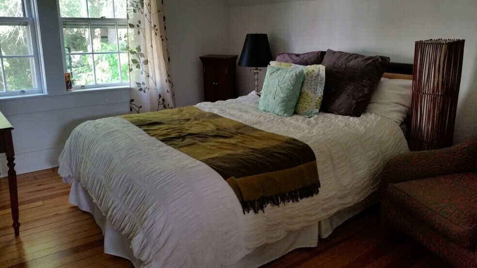 Building Photo - 76 Gertrude Pl