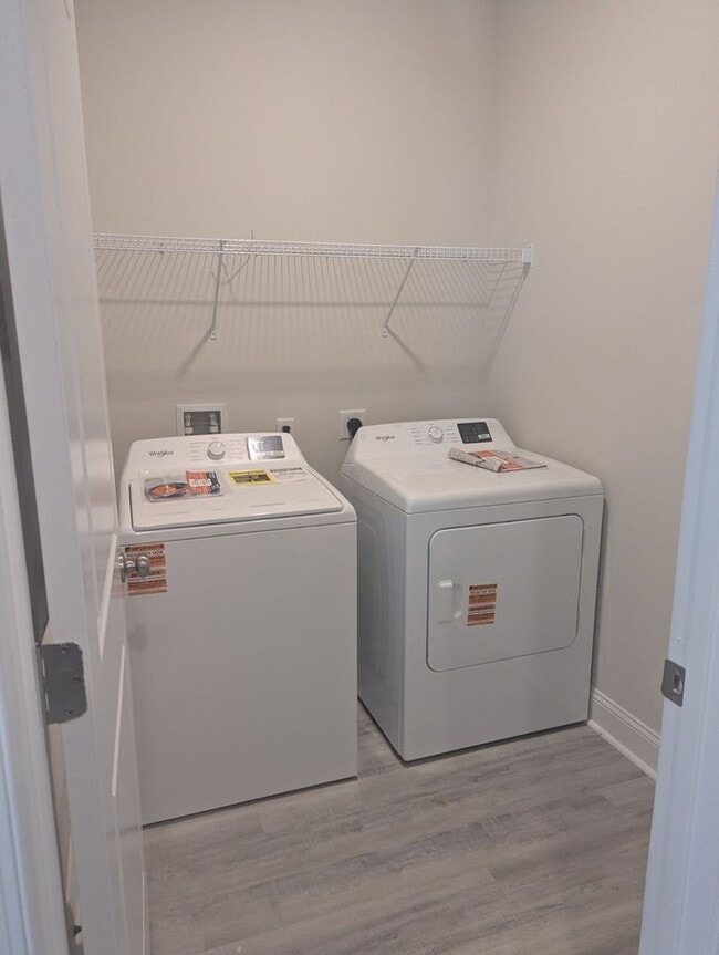 Building Photo - 15-17 Florence Sarah Ln