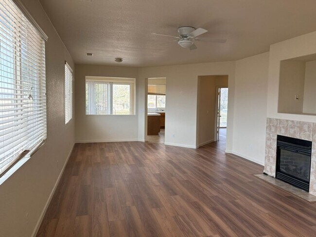 Building Photo - Beautiful Three Bed Home Available On The Green at Dayton Golf Course