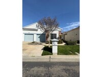 Building Photo - 2 Bed 2 Bath Duplex For Senior Living