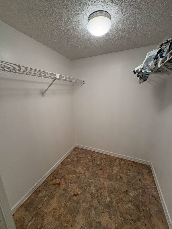 Building Photo - 3260 Candle Ridge Dr