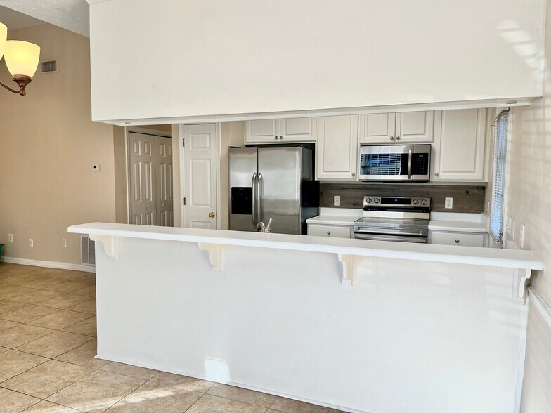 Building Photo - 6214 E Azalea Ave