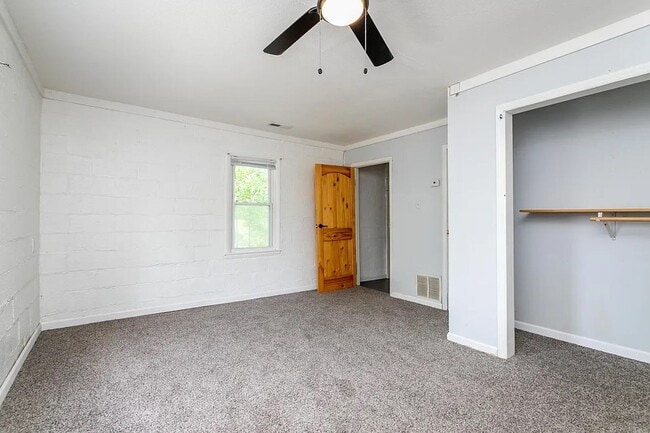 Building Photo - 2 bd, 1 ba house, just north of Columbia off of Route B, many updates, 1 acre lot