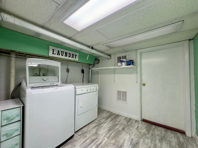 Building Photo - Charming 2 Bedroom/2.5 Bathroom in South Baltimore, MD!