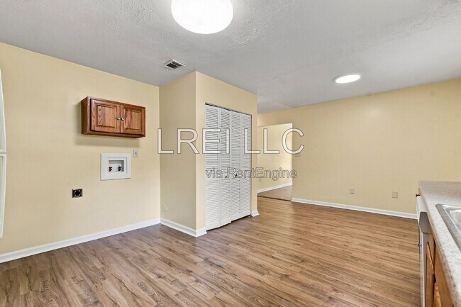 Building Photo - 4014 Parthenia Ave