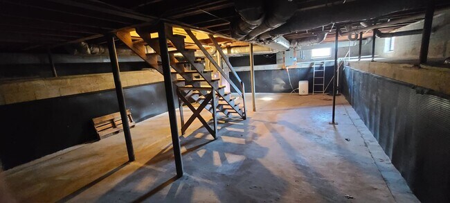 Building Photo - Lewisville Gem!