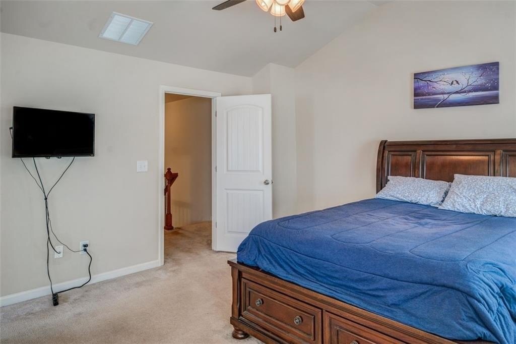 Building Photo - 208 Hidden Creek Pt