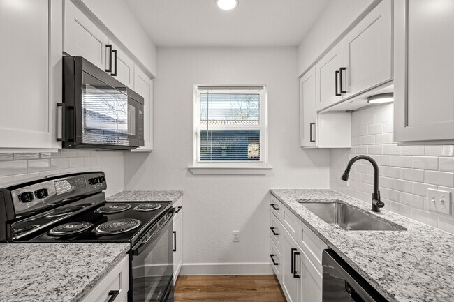 Building Photo - 125 13th St SE