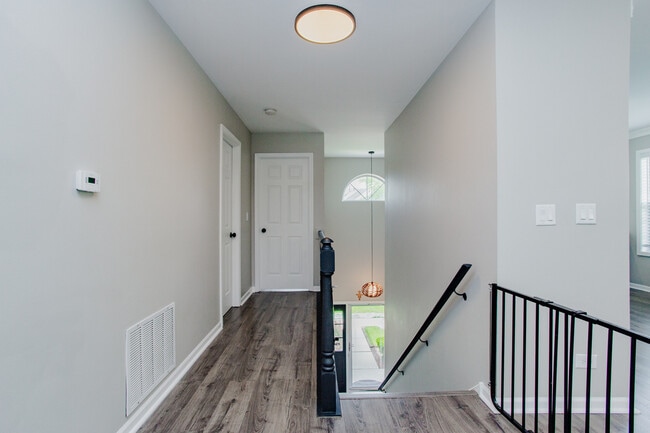 Building Photo - 313 Sheffield Dr