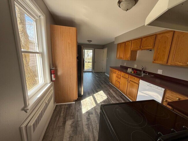 Building Photo - 633 Bagley Ave