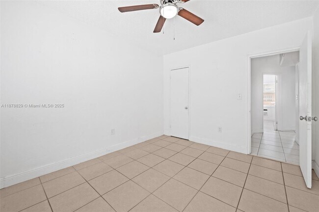 Building Photo - 3571 SW 10th St