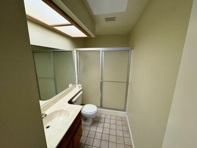Building Photo - Beautiful 3 bedroom home
