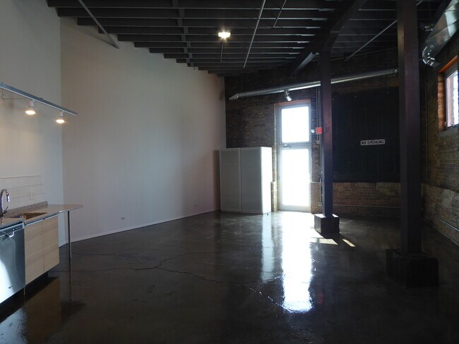 unit 14 (interior) - 2113 Greenleaf St