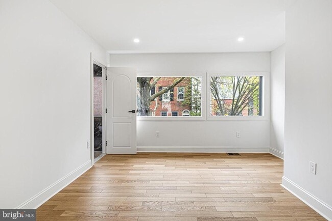 Building Photo - 321 S 3rd St